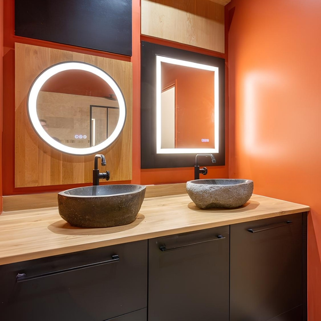 Orange chaleureux, bois et pierre brute : cette salle de bain est un vrai concentré de lumière et de caractère ✨  Les murs font dégager une énergie solaire dans toute la pièce et la robinetterie noire mat apporte juste ce qu’il faut de contraste 🧡  On se dit qu’on resterait bien là quelques minutes de plus lorsque l'on se trouve dans cette belle salle de bain 🥰  Bravo at:qualirenovation__travaux pour ce résultat réussi 👏  #essebagno #democratikdesign #faucet #robinetterie #bathroomdesign #salledebain