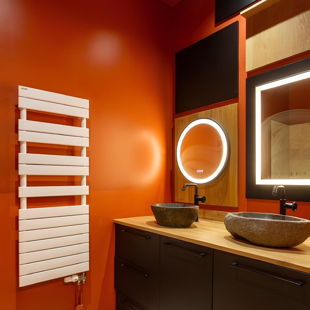 Orange chaleureux, bois et pierre brute : cette salle de bain est un vrai concentré de lumière et de caractère ✨  Les murs font dégager une énergie solaire dans toute la pièce et la robinetterie noire mat apporte juste ce qu’il faut de contraste 🧡  On se dit qu’on resterait bien là quelques minutes de plus lorsque l'on se trouve dans cette belle salle de bain 🥰  Bravo at:qualirenovation__travaux pour ce résultat réussi 👏  #essebagno #democratikdesign #faucet #robinetterie #bathroomdesign #salledebain