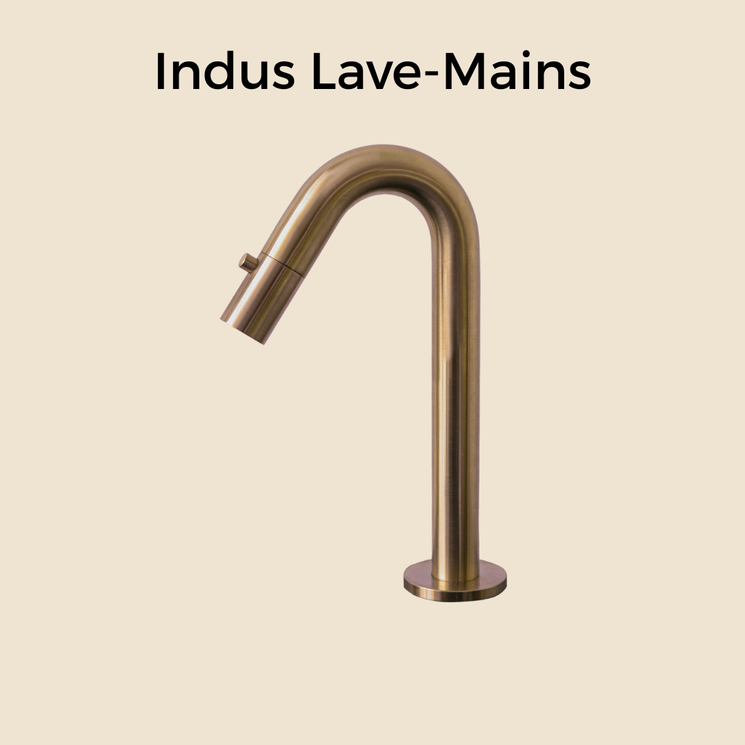 Notre robinetterie lave-mains sublimée par notre gamme vintage "Indus" 🤎  Ils ont été spécialement conçus pour s'intégrer dans les petits espaces d'eau, que ce soit pour un WC ou une petite salle de bain !   Notre collection répond même aux besoins écologiques, avec des modèles pour eau froide uniquement, qui offrent une simplicité et une efficacité maximales 🌿🍃  En choisissant notre gamme de mitigeurs lave-mains "Indus", vous optez pour une solution parfaite pour les petits espaces, combinant élégance, efficacité et confort !  #democratikdesign #essebagno #Robinetterie #lavemains #mitigeur #robinet