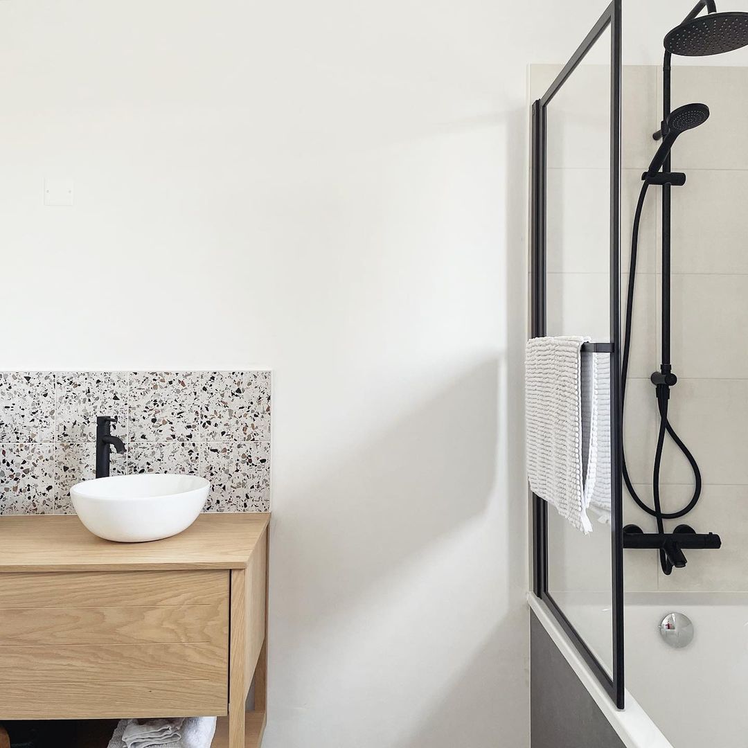 Colonne de douche avec douchette rétro (sans robinetterie) – Noir